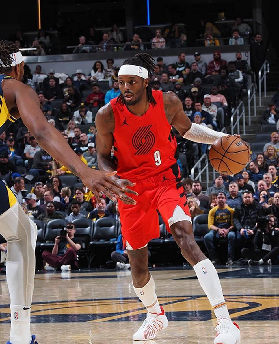 波特兰开拓者训练开放日；关键时刻刷新队史纪录引欢呼；NBA季后赛在即；身体对抗强度拉满的简单介绍