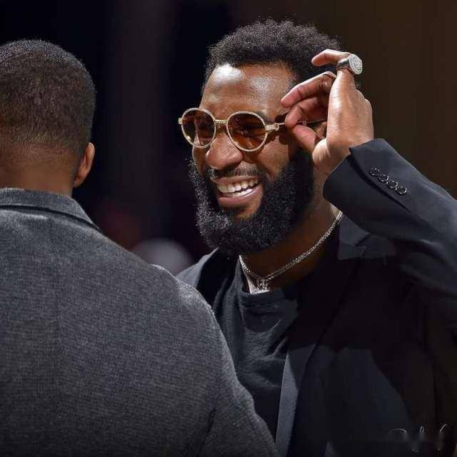 里程碑夜埃因霍温造点机会；NBA季后赛今夜刷纪录；信心回归；临场指挥获称赞的简单介绍-蜂鸟平台